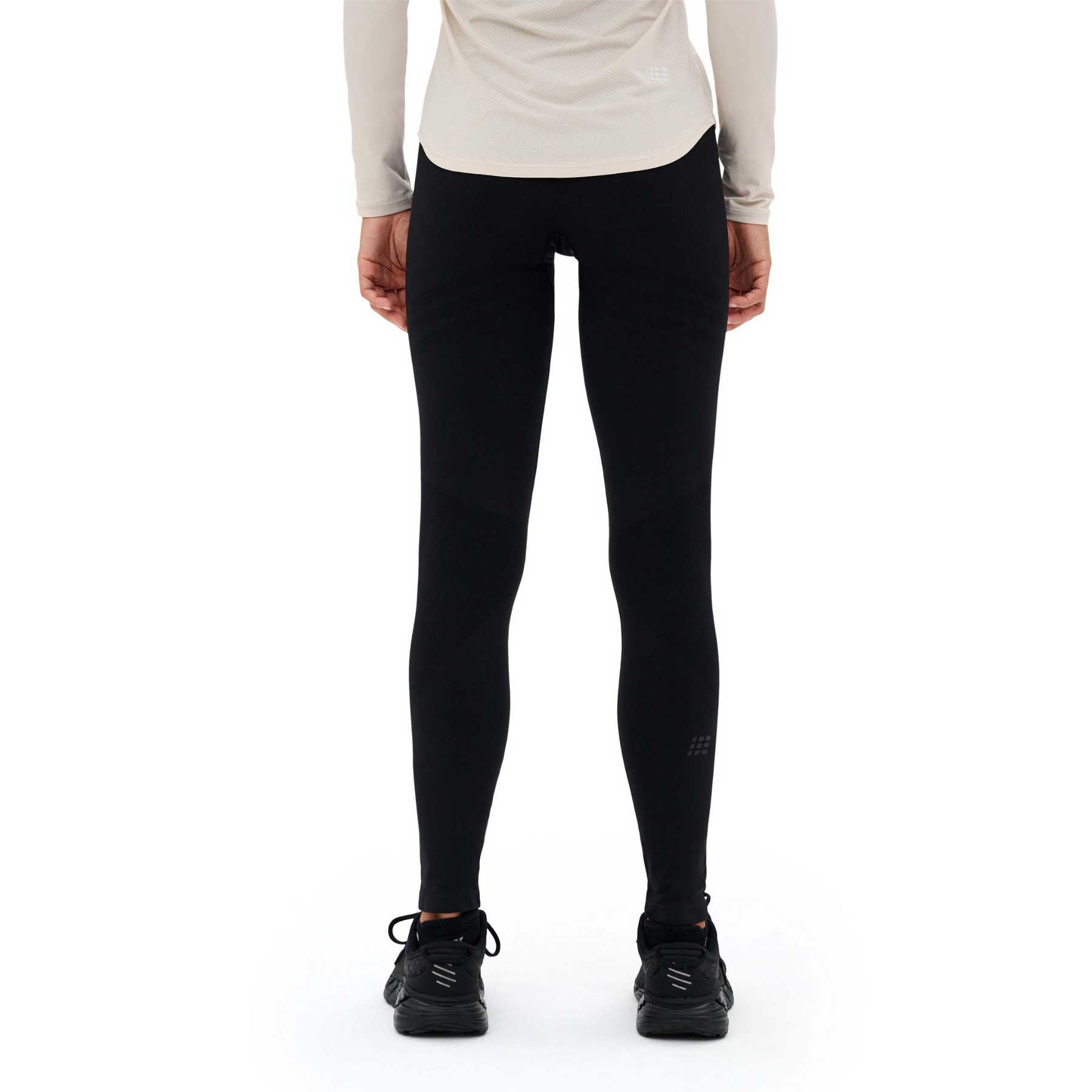 https://www.cepcompression.com/cdn/shop/files/infrared-recovery-seamless-tights-w-black-W4G95S-3_1800x1800.png?v=1708379999